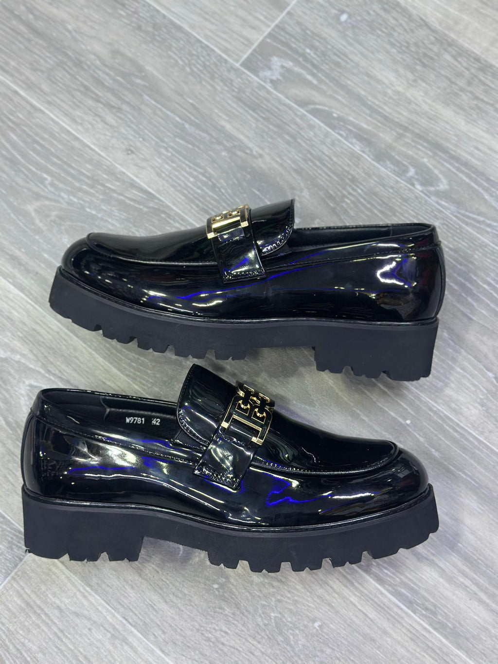 L'Élégance Audacieuse : Chaussures de Luxe et Tendance pour Homme et Femme