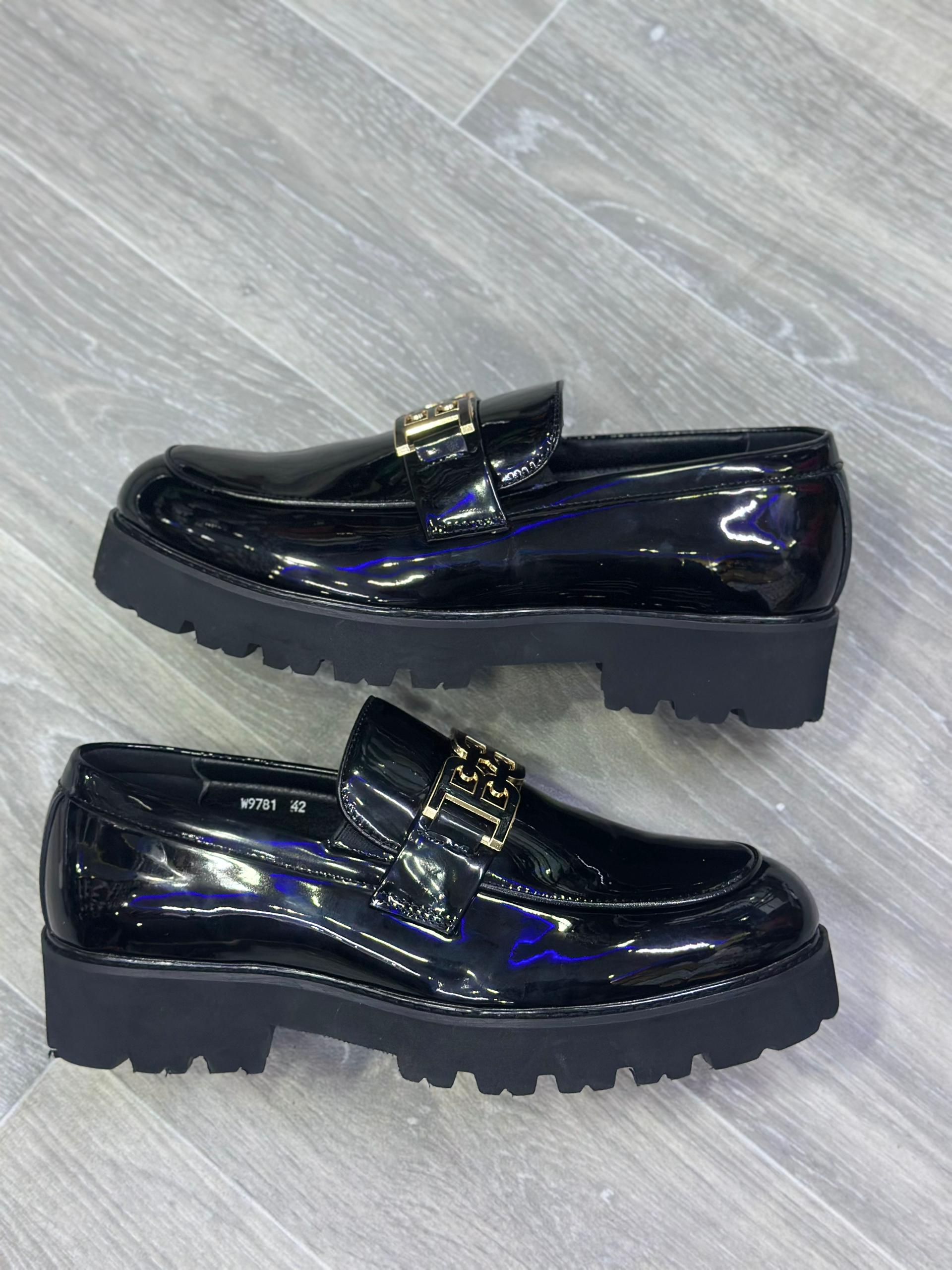 L'Élégance Audacieuse : Chaussures de Luxe et Tendance pour Homme et Femme