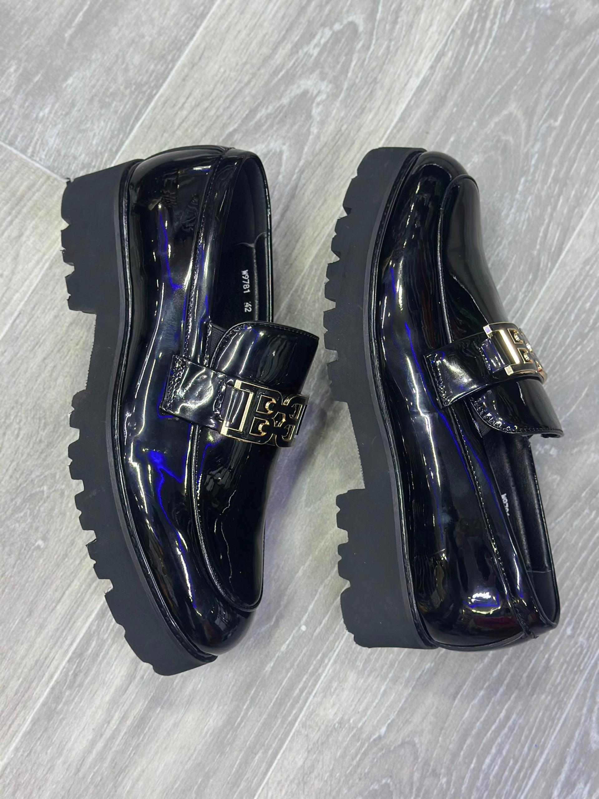 L'Élégance Audacieuse : Chaussures de Luxe et Tendance pour Homme et Femme