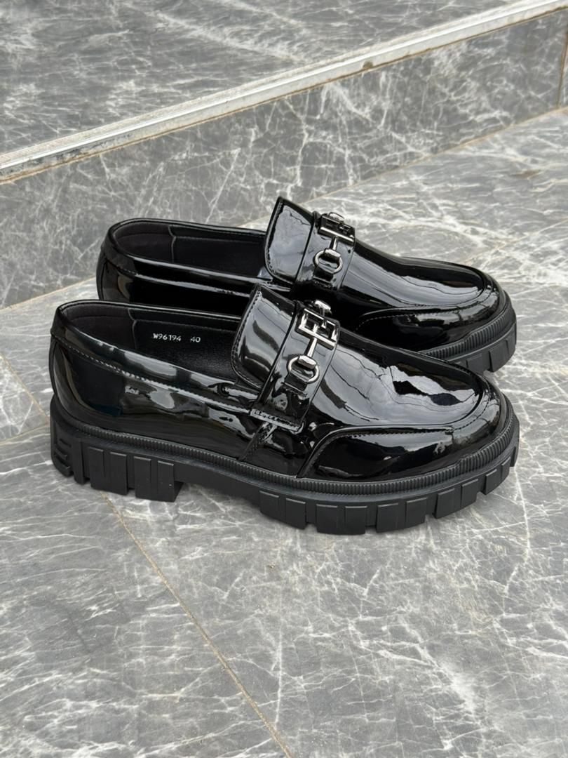 L'Élégance Audacieuse : Chaussures de Luxe et Tendance pour Homme et Femme