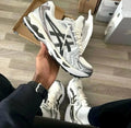 ASICS GEL-KAYANO 14 – L'Icône Rétro-Futuriste "Silver & White"